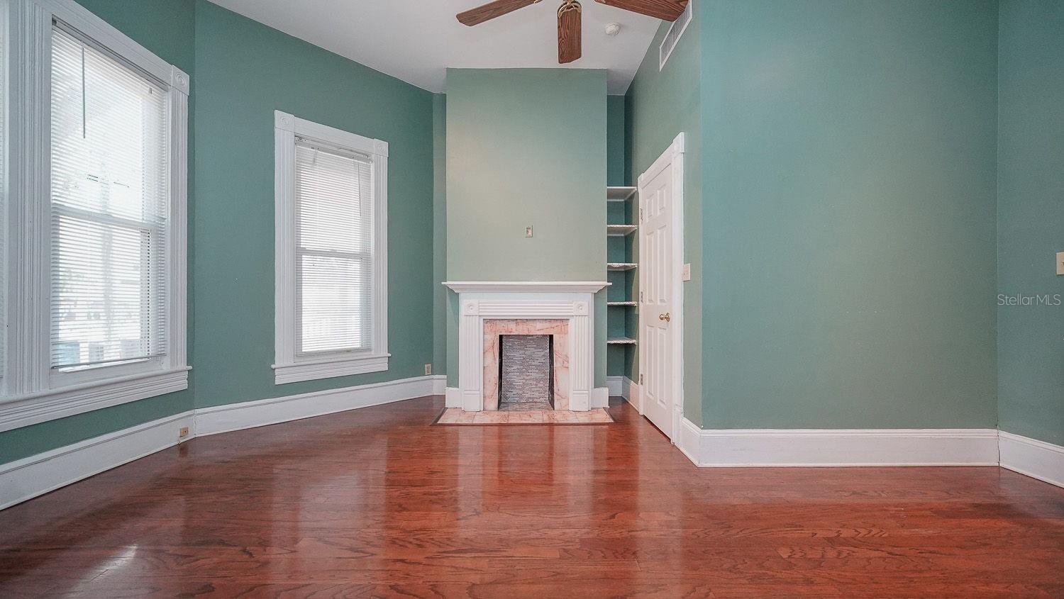 RIVERSIDE - Residential Lease