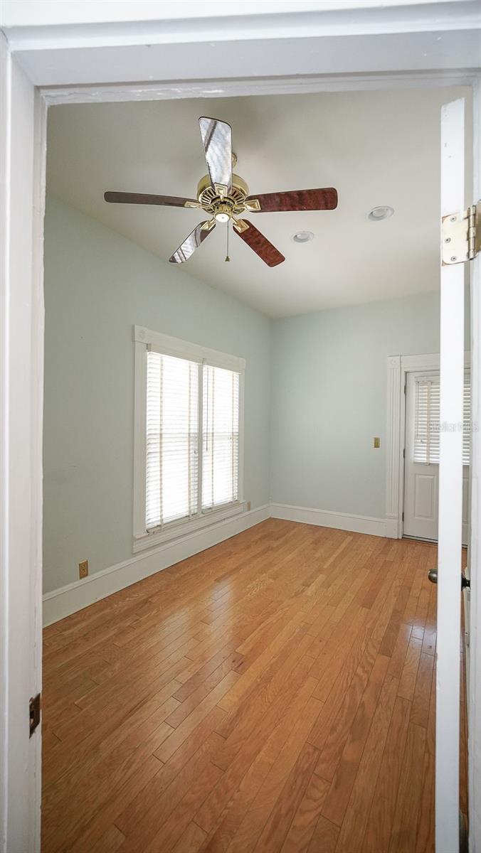 RIVERSIDE - Residential Lease