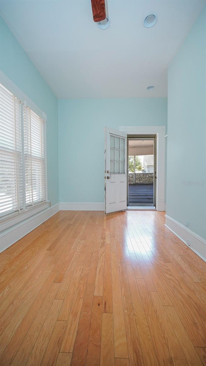 RIVERSIDE - Residential Lease