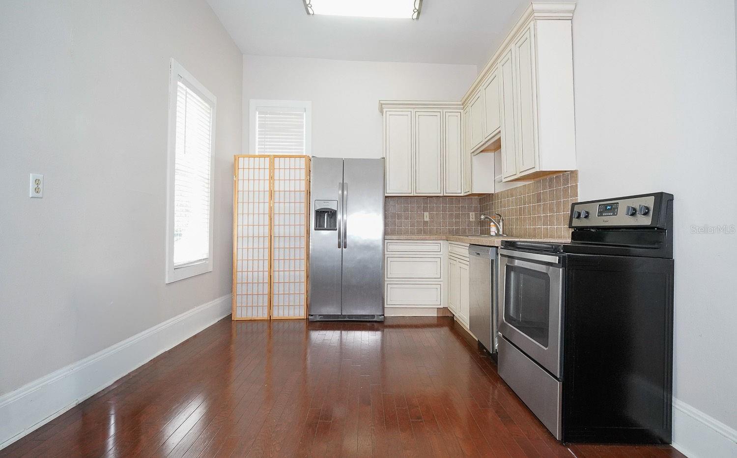 RIVERSIDE - Residential Lease