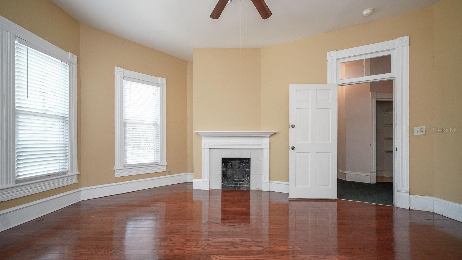 RIVERSIDE - Residential Lease