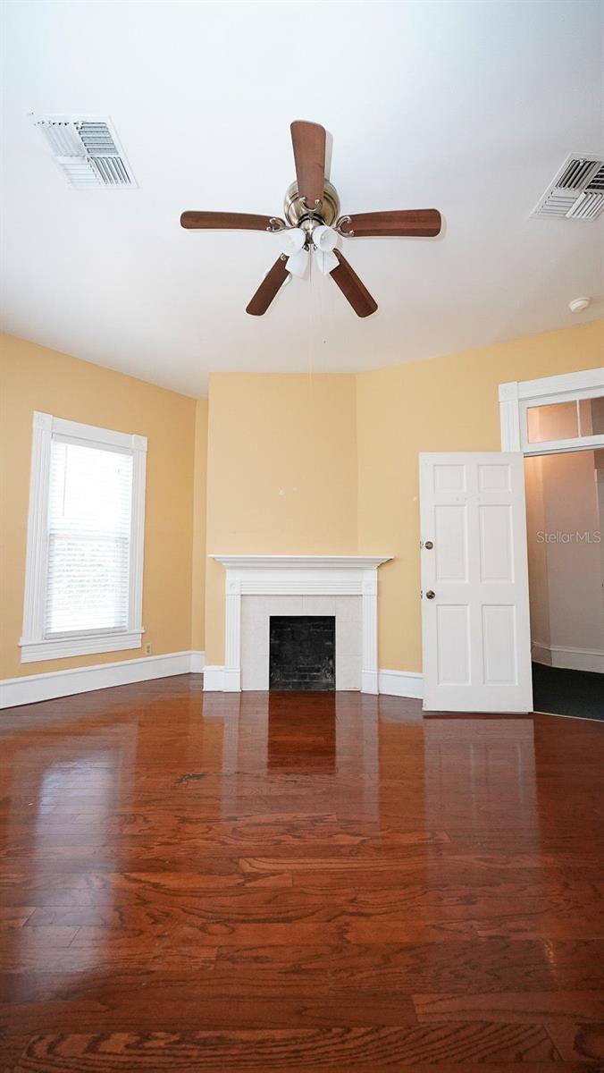 RIVERSIDE - Residential Lease