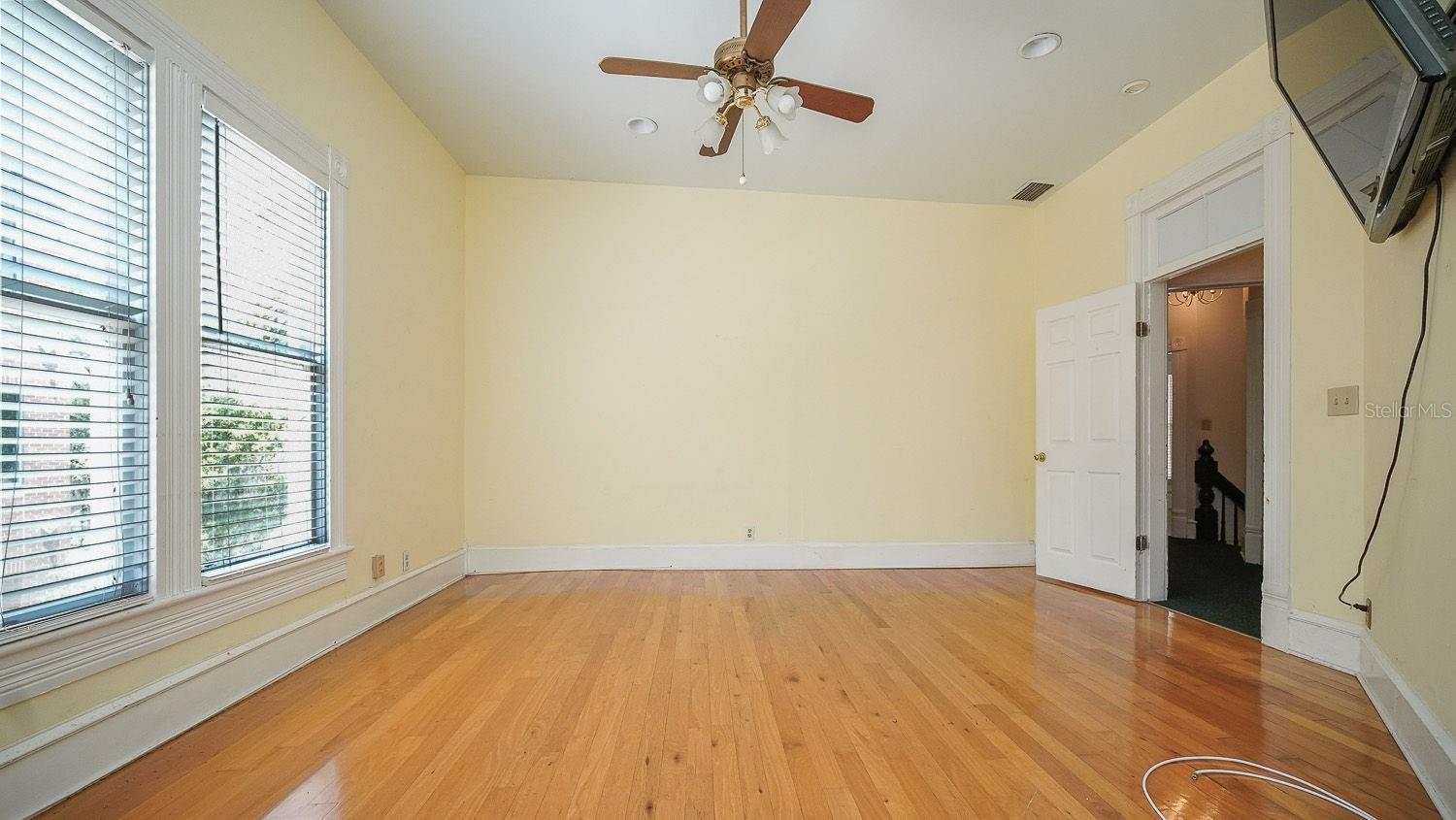 RIVERSIDE - Residential Lease