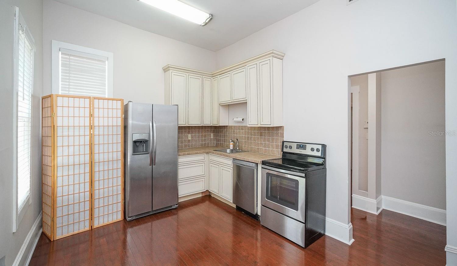 RIVERSIDE - Residential Lease