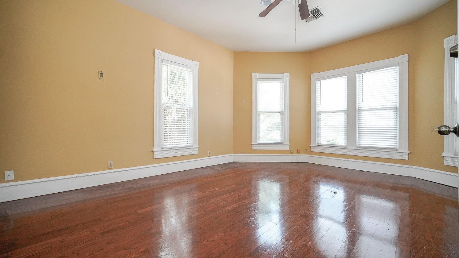 RIVERSIDE - Residential Lease