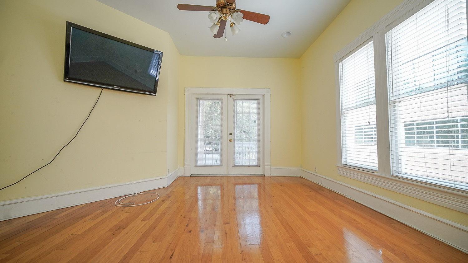 RIVERSIDE - Residential Lease