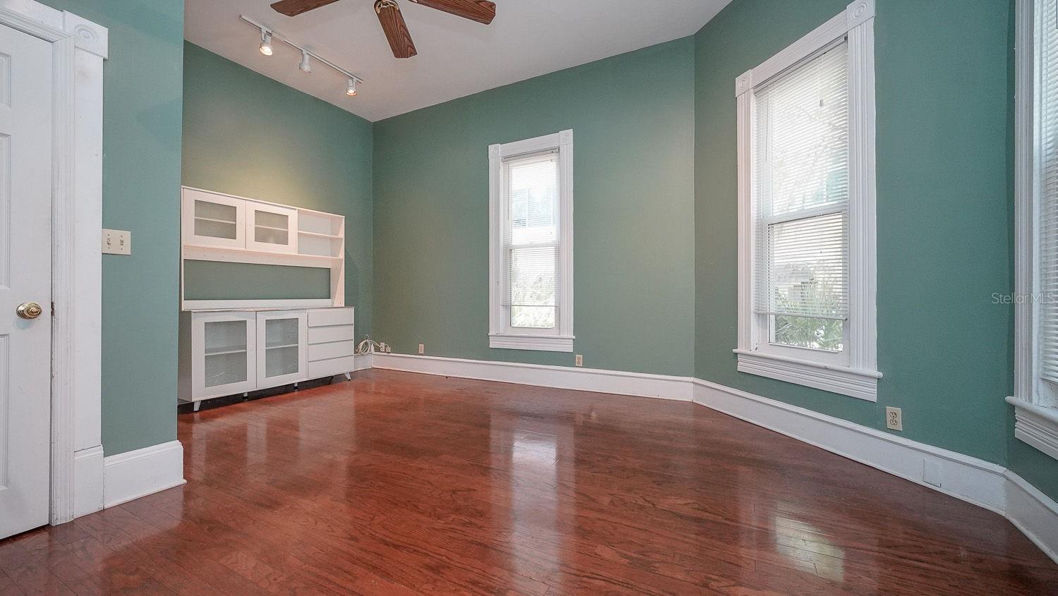 RIVERSIDE - Residential Lease