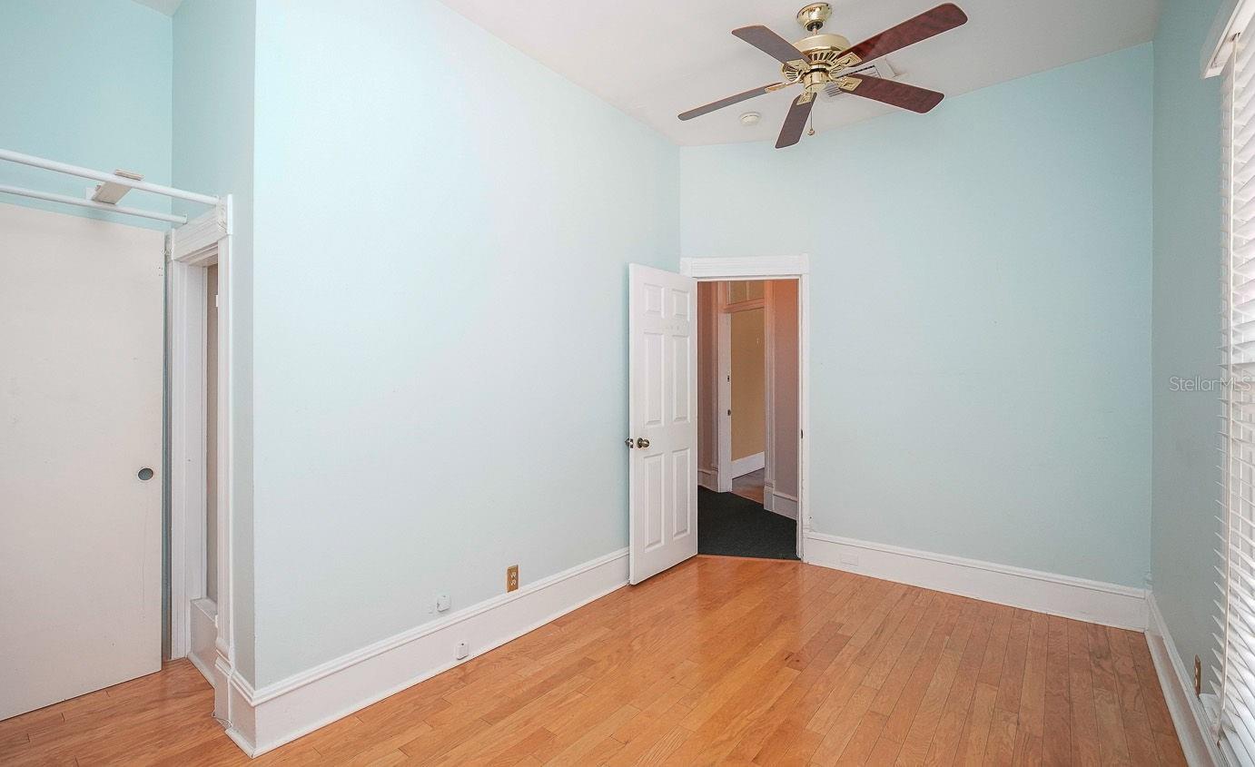RIVERSIDE - Residential Lease