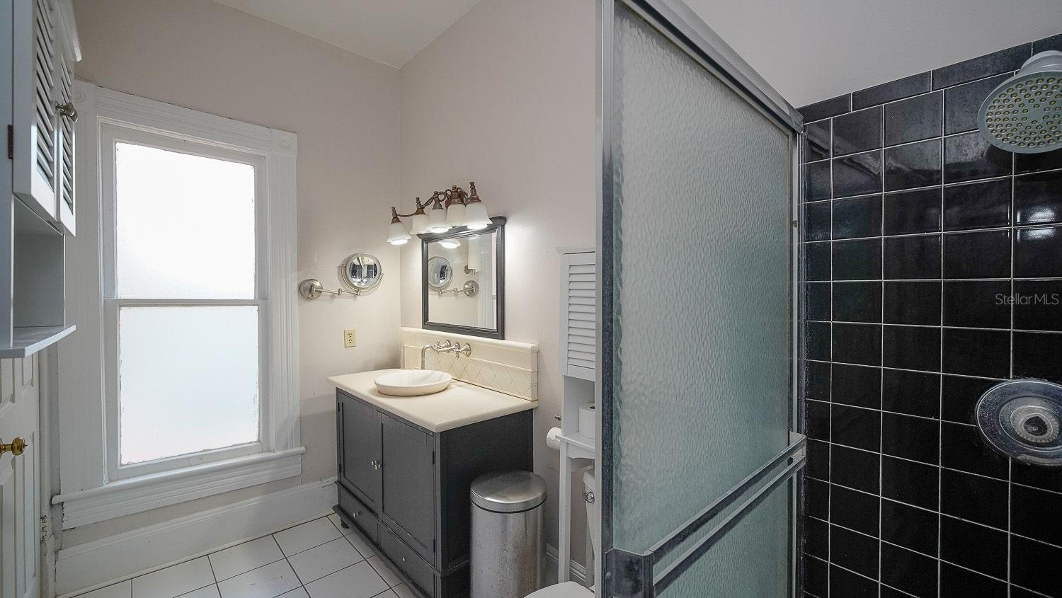 RIVERSIDE - Residential Lease