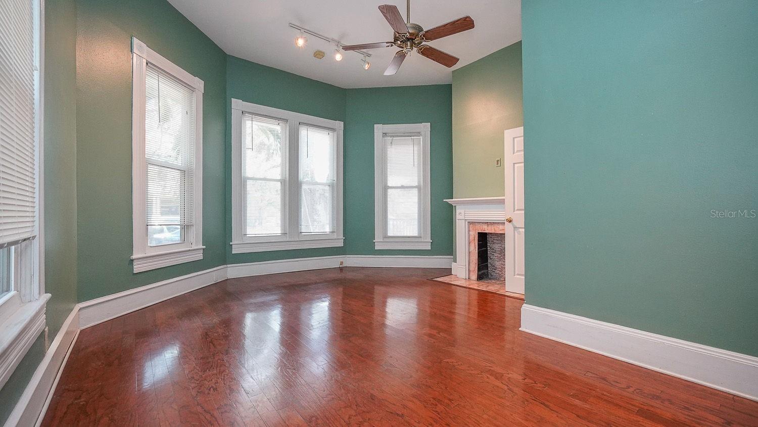 RIVERSIDE - Residential Lease