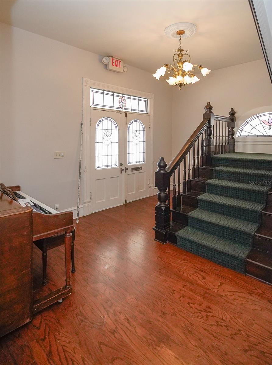 RIVERSIDE - Residential Lease