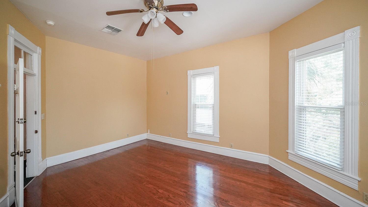 RIVERSIDE - Residential Lease