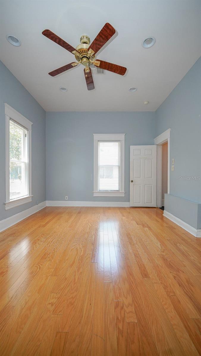 RIVERSIDE - Residential Lease