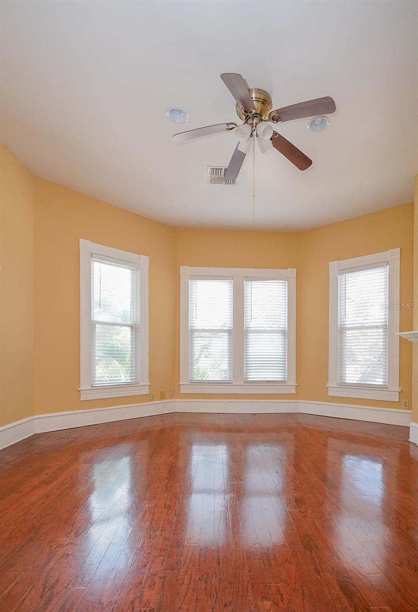 RIVERSIDE - Residential Lease