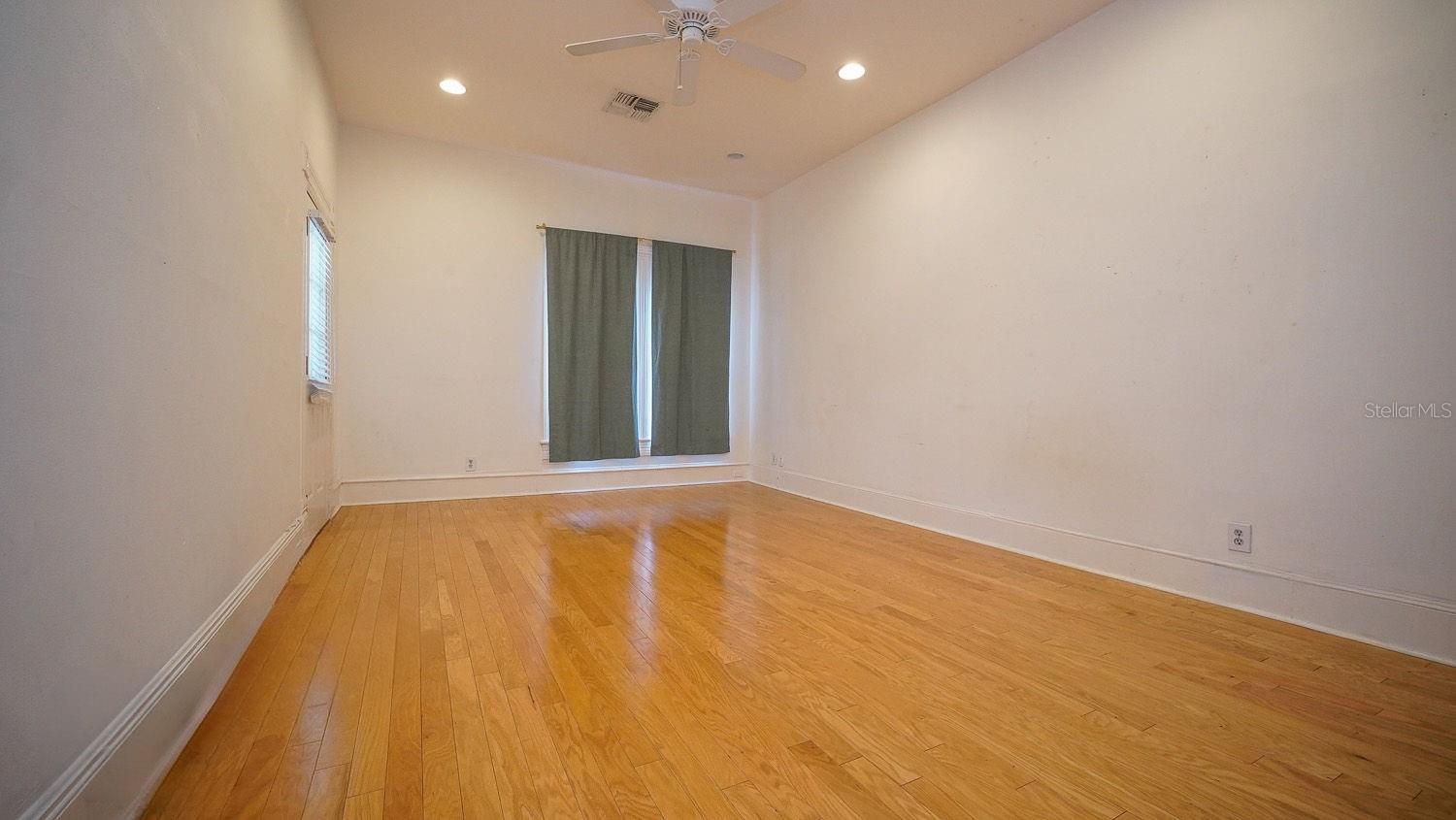 RIVERSIDE - Residential Lease