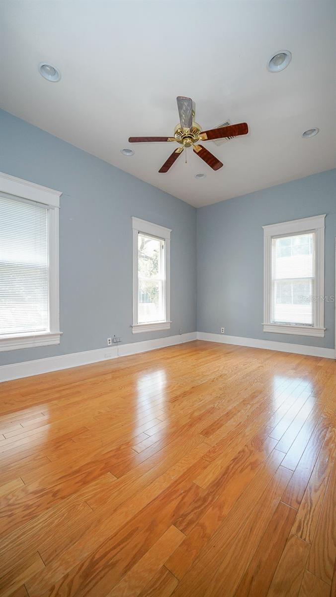 RIVERSIDE - Residential Lease