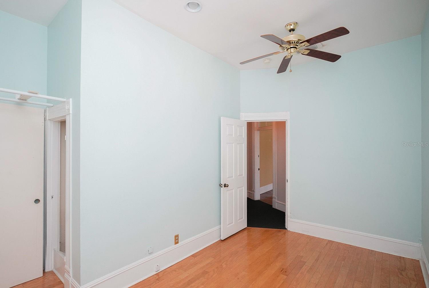 RIVERSIDE - Residential Lease