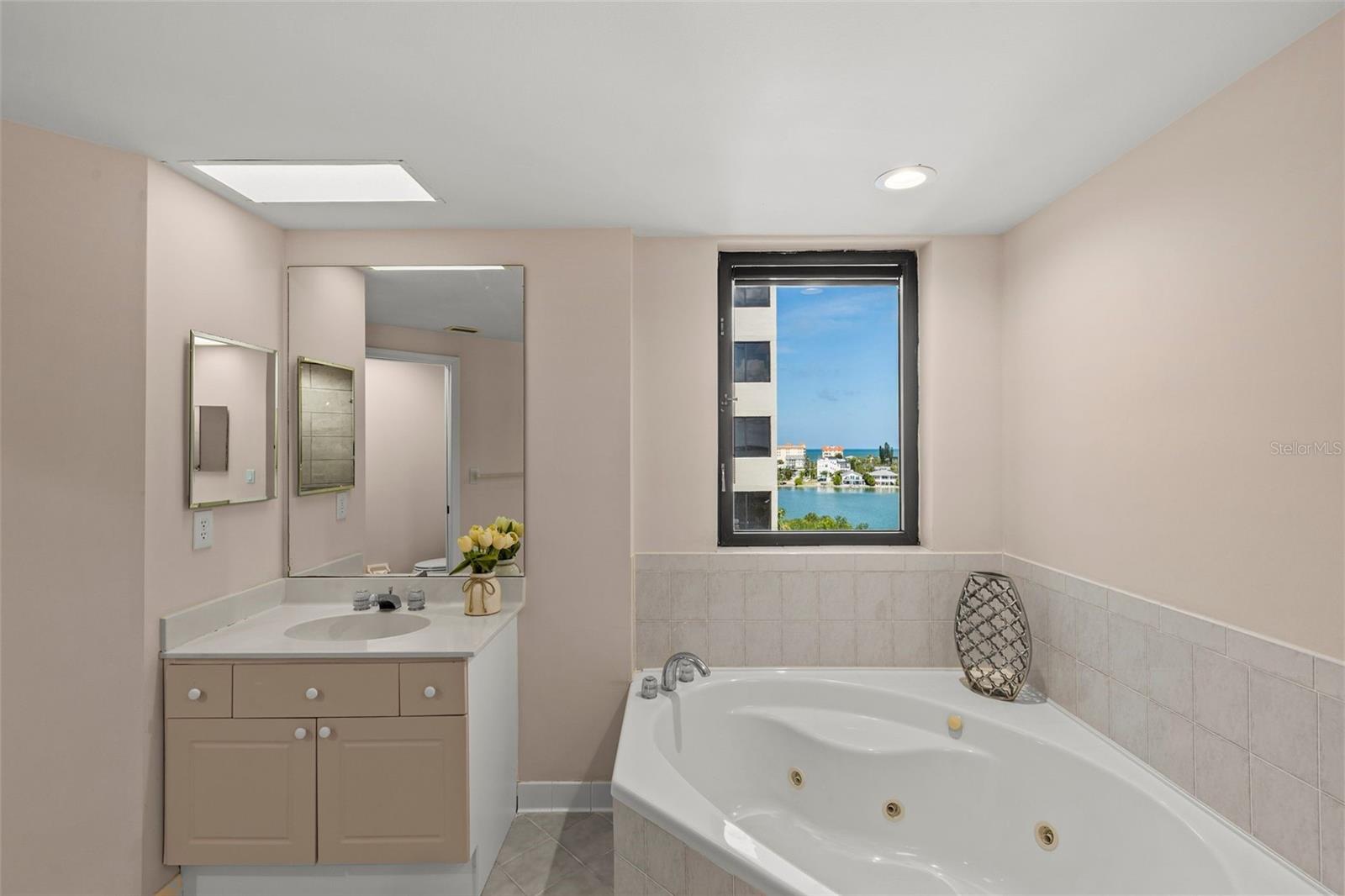 SUNWATCH ON ISLAND ESTATES - Residential