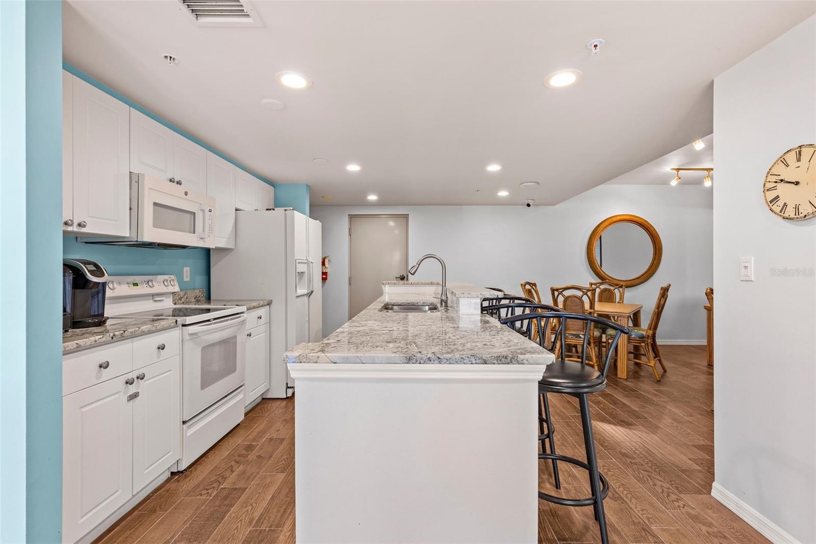 SUNWATCH ON ISLAND ESTATES - Residential