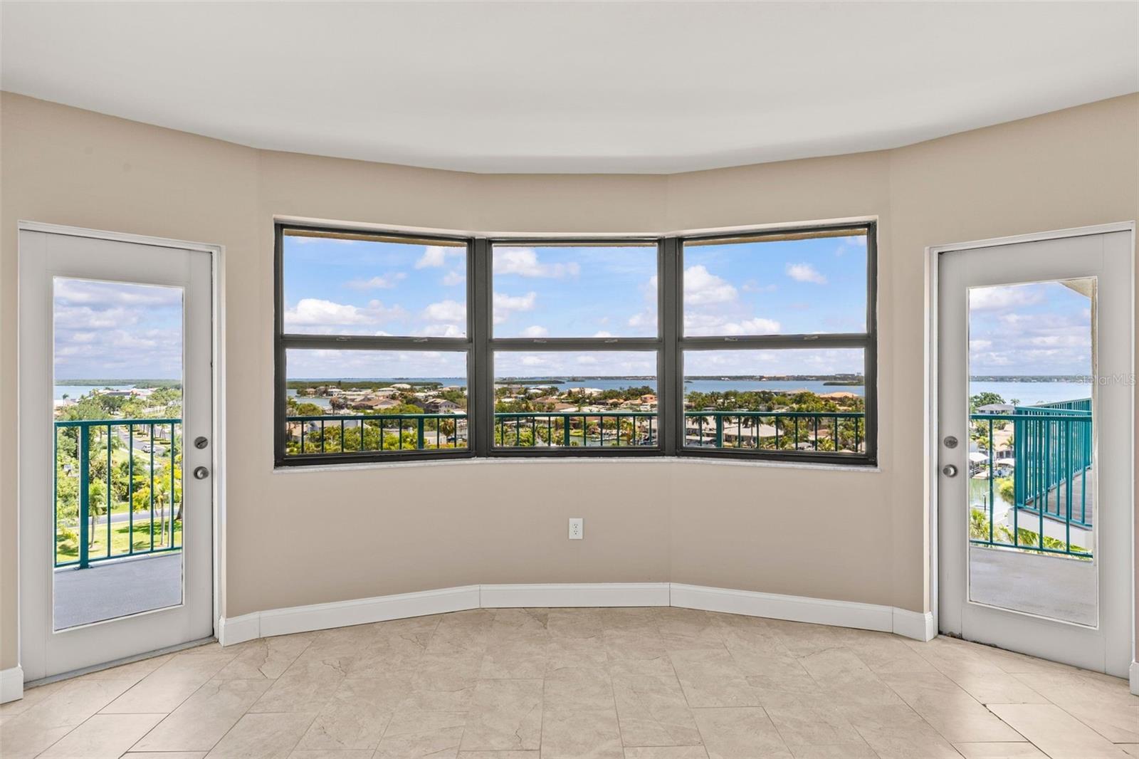 SUNWATCH ON ISLAND ESTATES - Residential