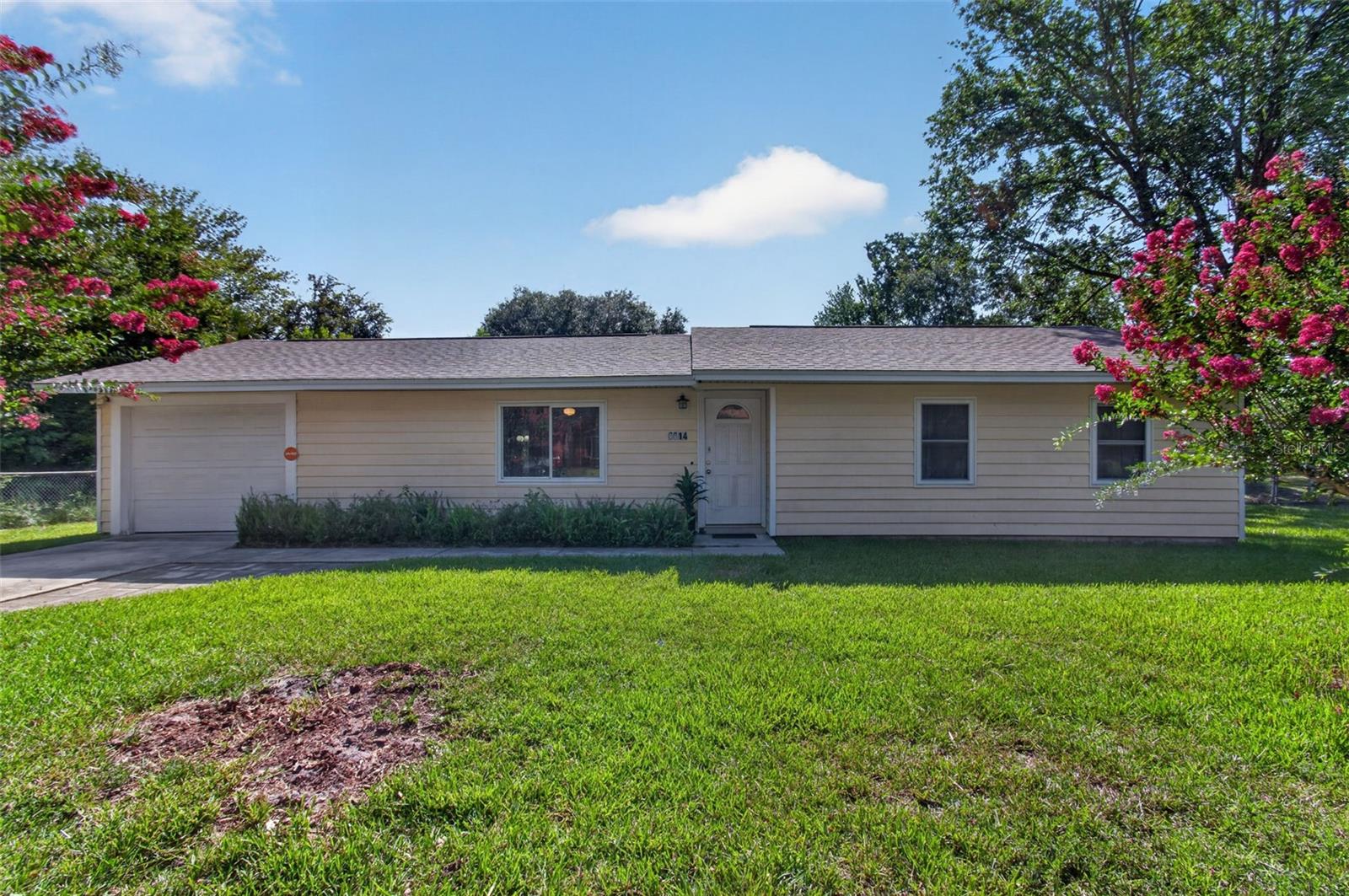 Don't miss this opportunity! Priced to move, this home has many updates including a new roof in 2023, Trane 17 SEER HVAC in 2017, and updated windows and doors in 2007. Conveniently located in Northwood Pines in NW Gainesville, enjoy nearby shopping, great parks, and restaurants. Easy drive to Downtown Gainesville , Ben Hill Griffin Stadium, or Shands.
Call today to schedule your showing!