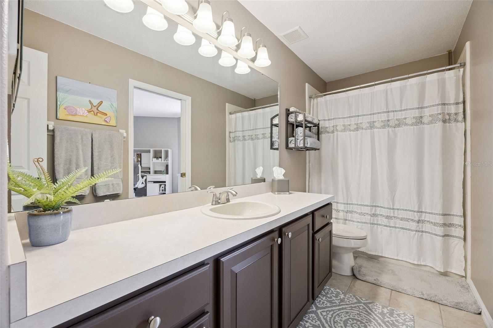 CHAPMAN LAKES - Residential
