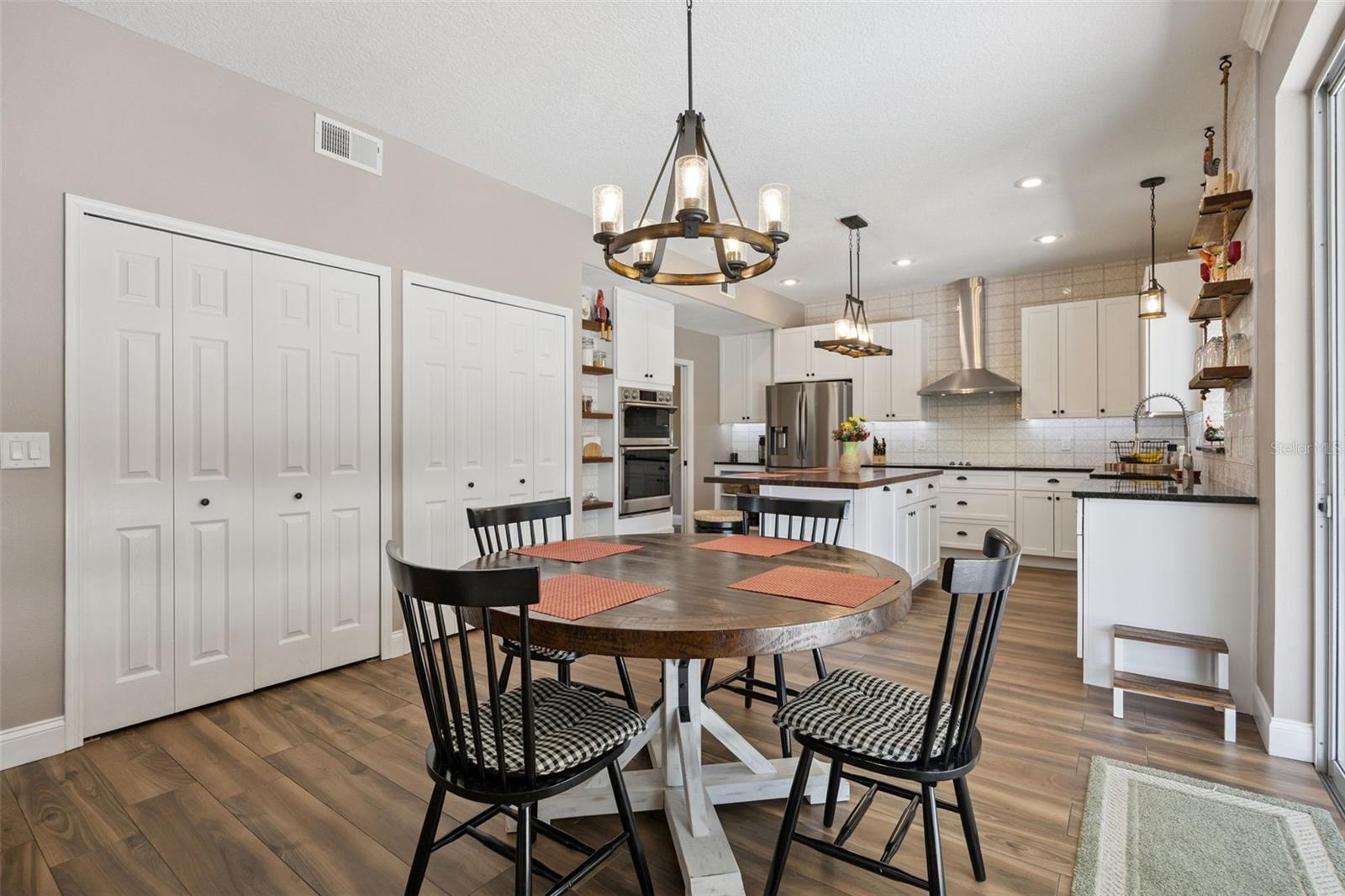 CHAPMAN LAKES - Residential