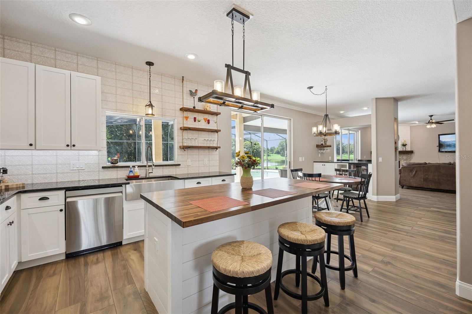 CHAPMAN LAKES - Residential
