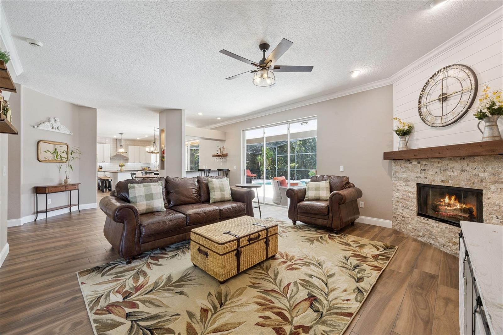 CHAPMAN LAKES - Residential