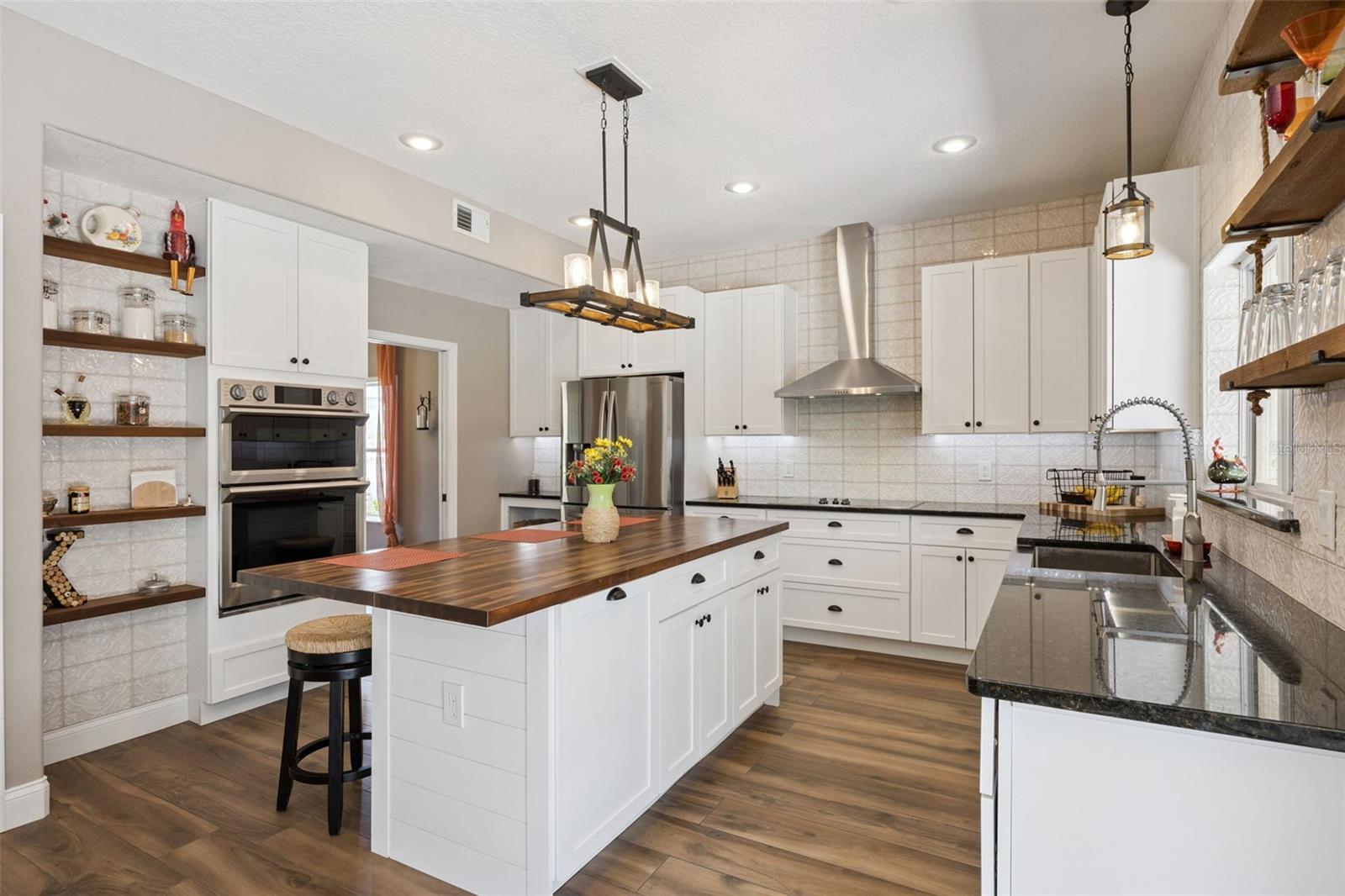 CHAPMAN LAKES - Residential