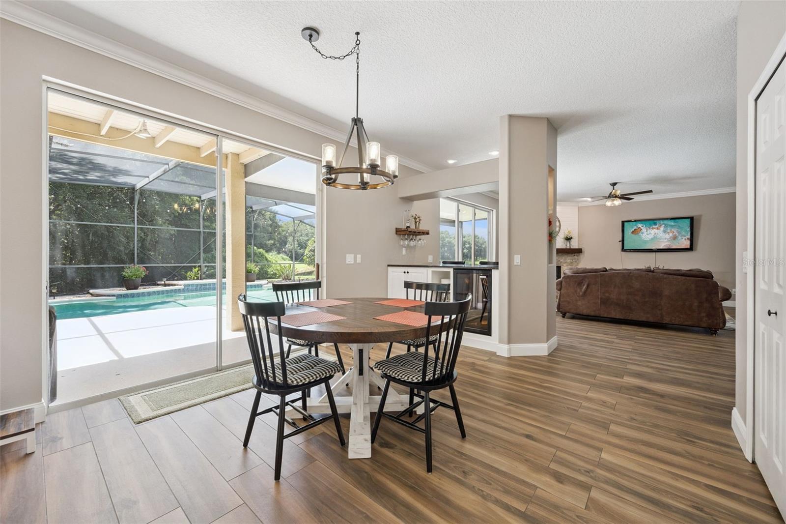 CHAPMAN LAKES - Residential