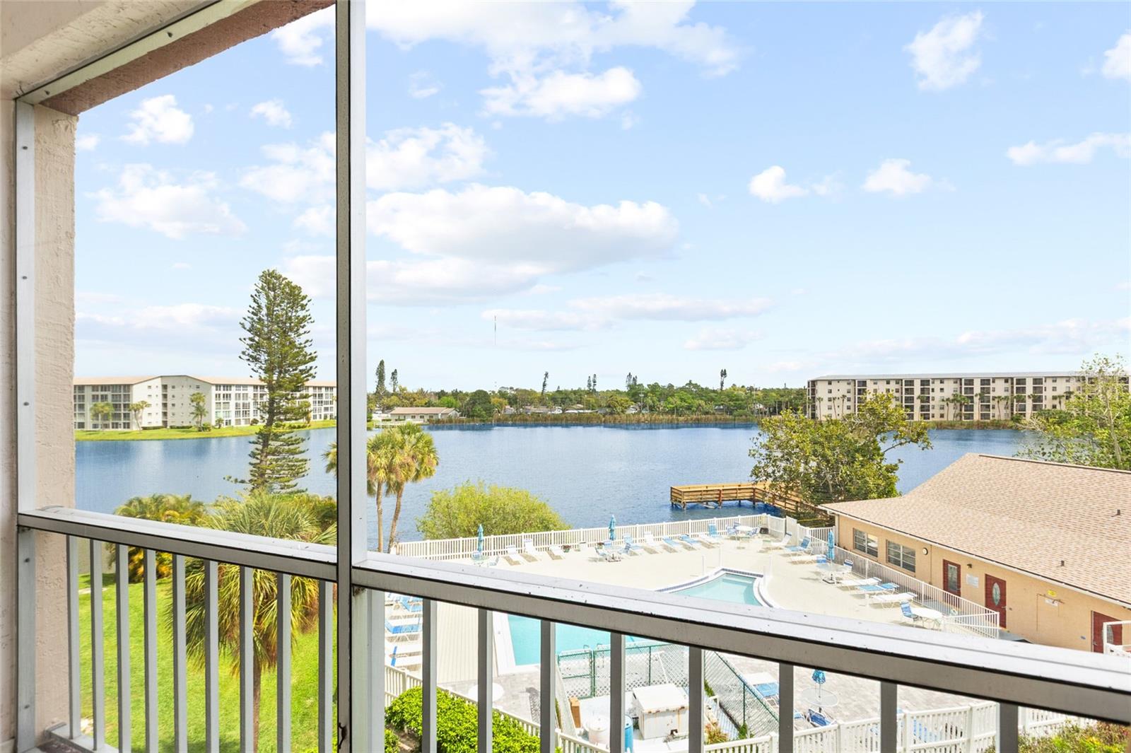 BAYSHORE ON THE LAKE APTS SEC 3 - Residential