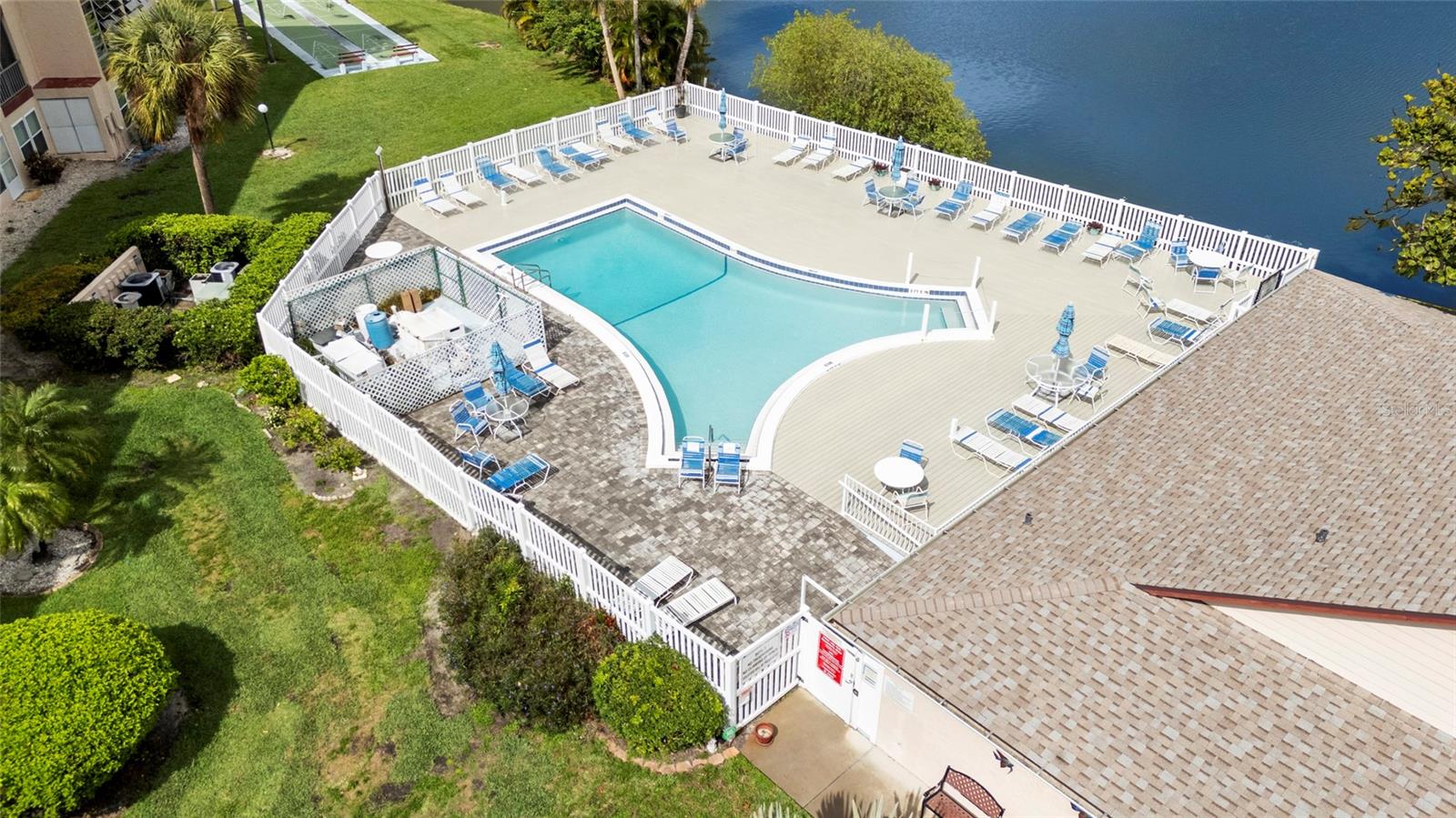 BAYSHORE ON THE LAKE APTS SEC 3 - Residential