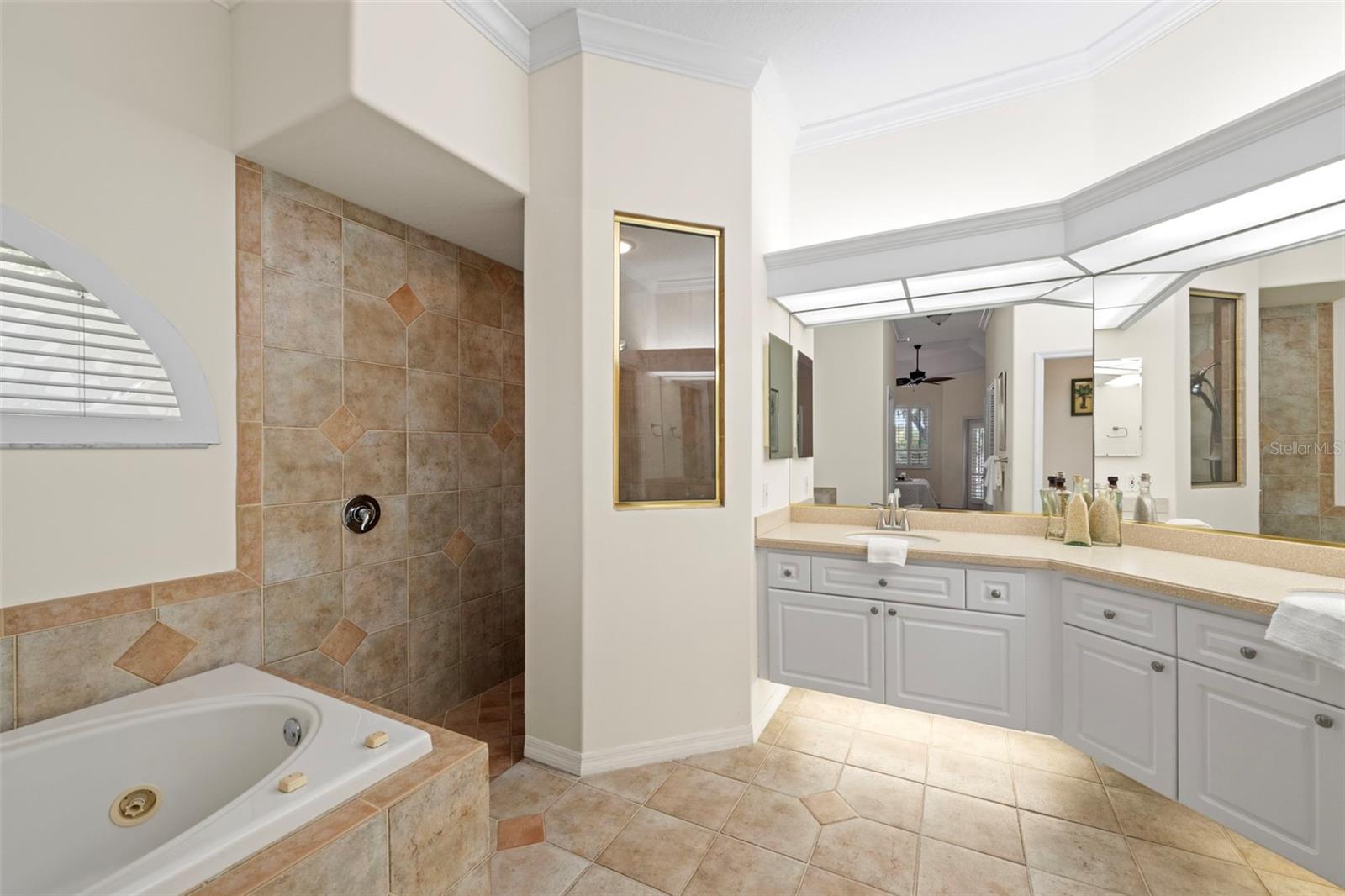 HUNTINGTON POINTE - Residential