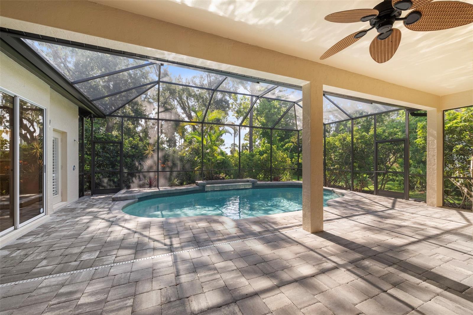 HUNTINGTON POINTE - Residential