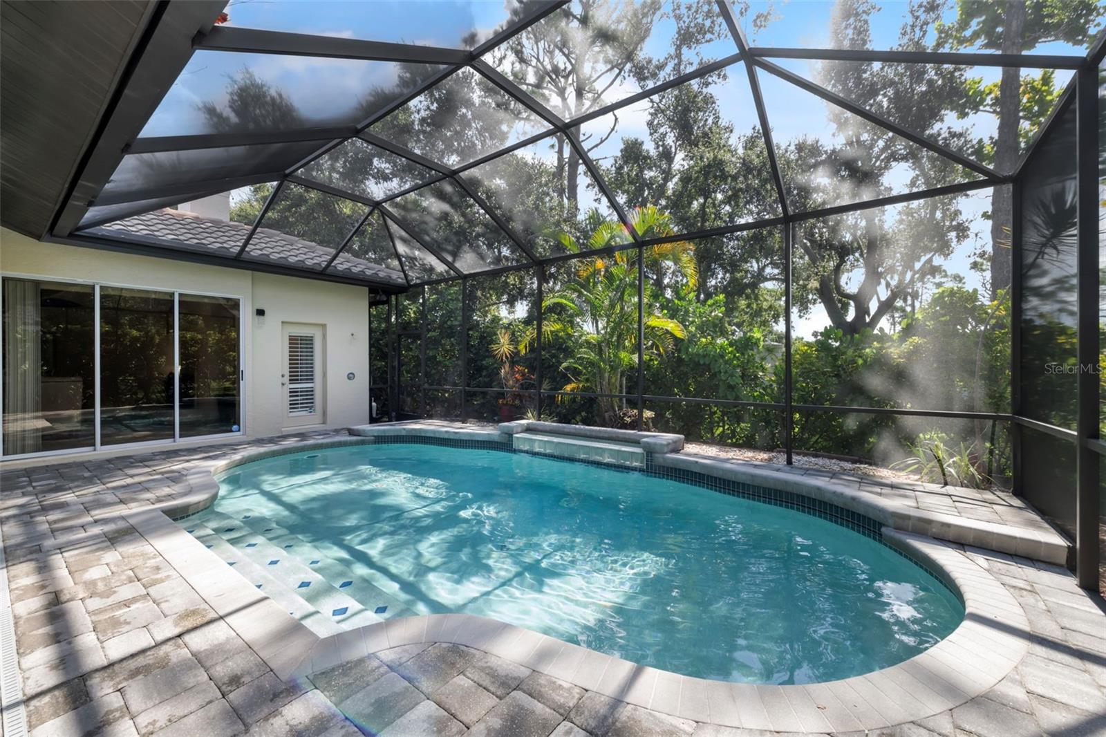 HUNTINGTON POINTE - Residential