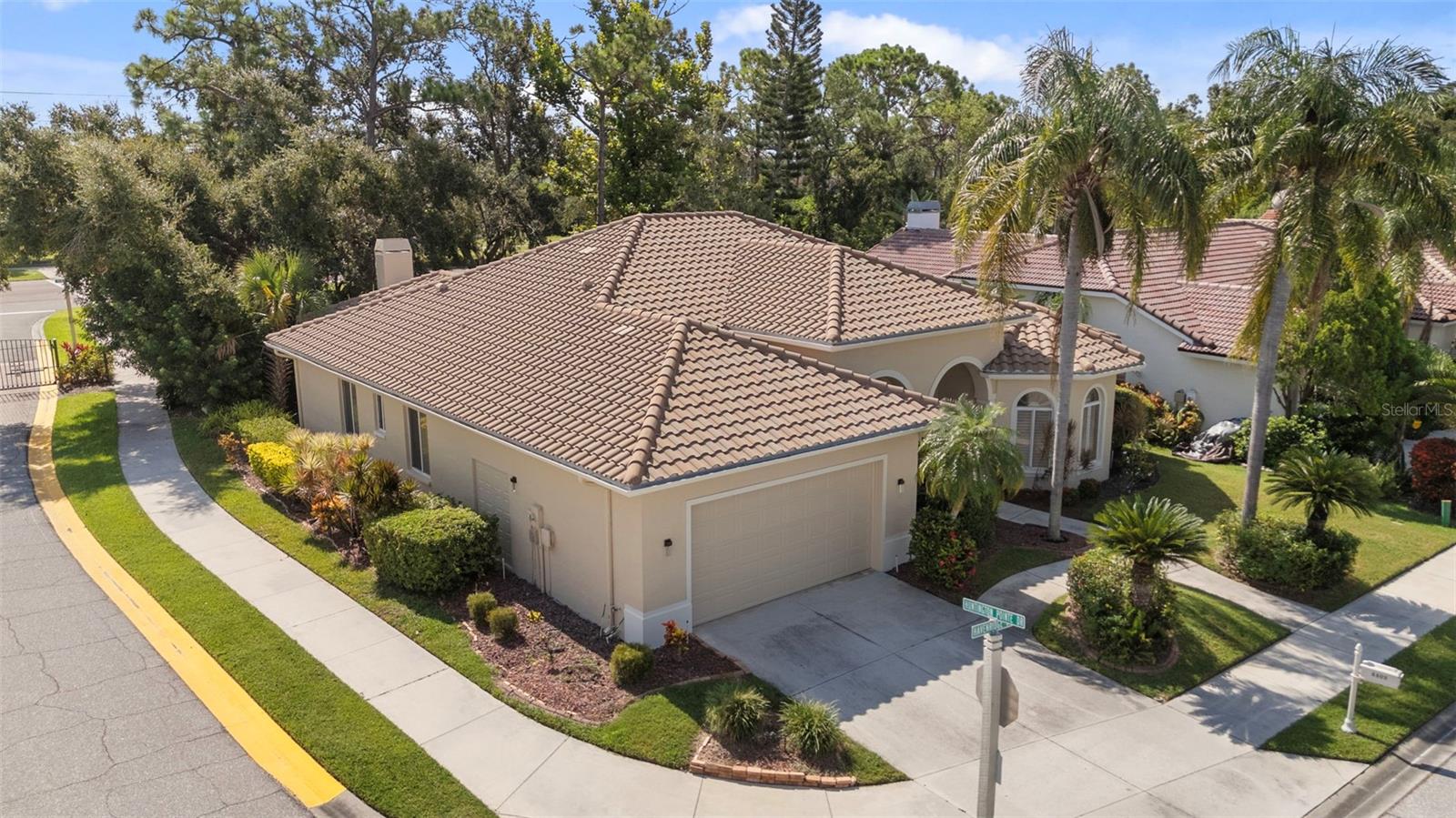 HUNTINGTON POINTE - Residential