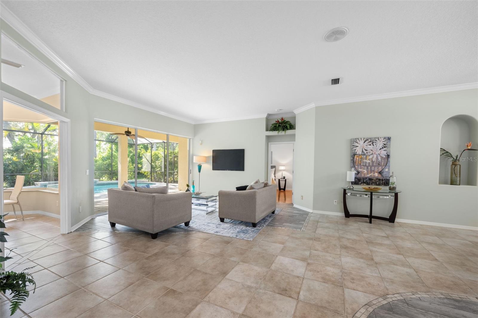 HUNTINGTON POINTE - Residential