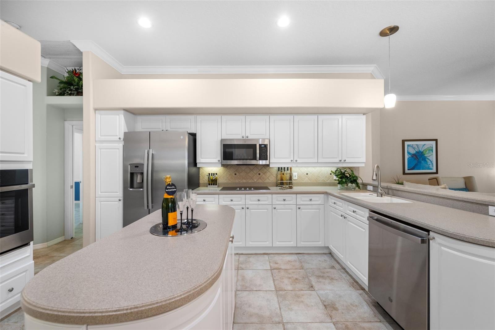 HUNTINGTON POINTE - Residential