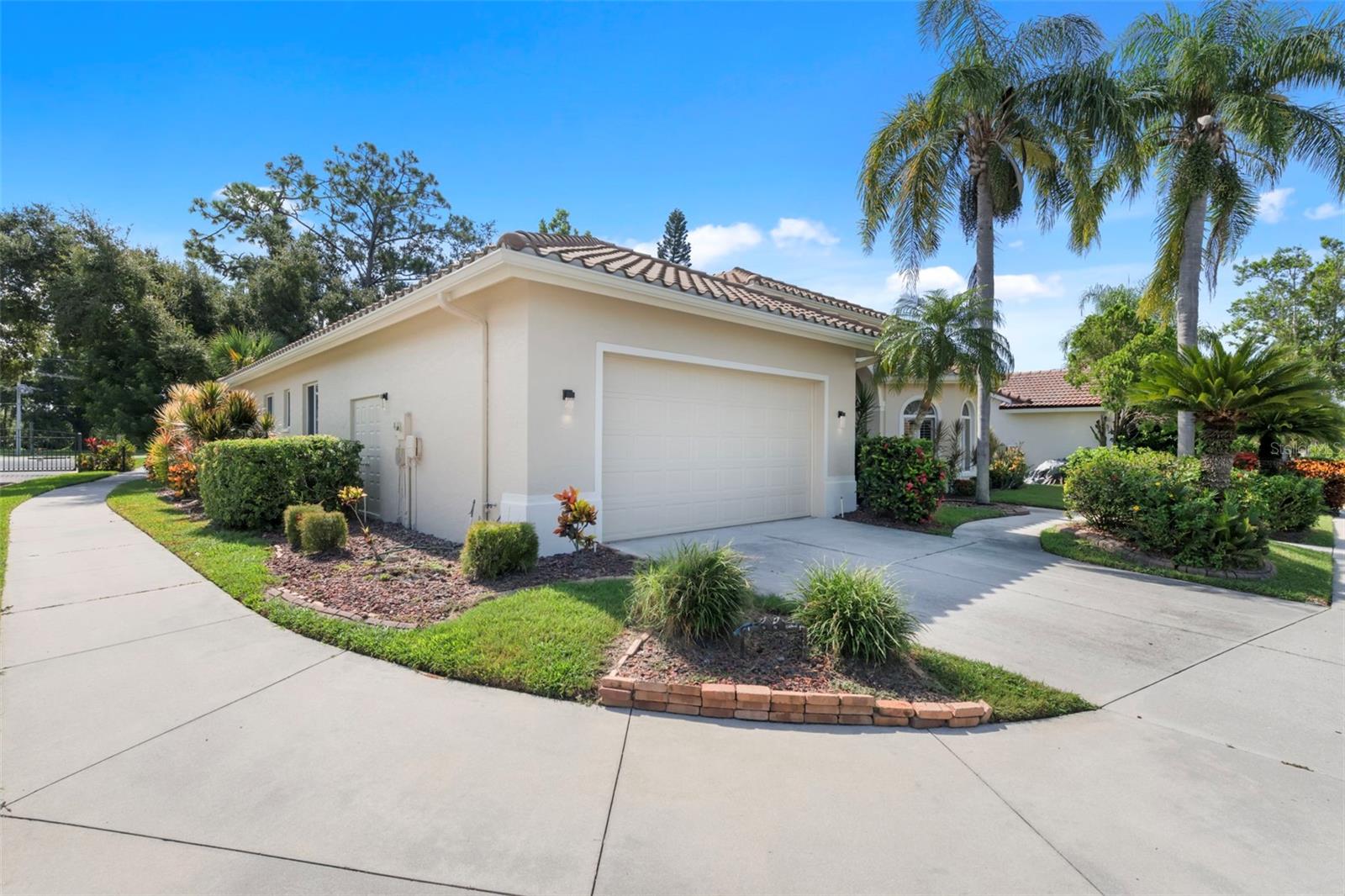 HUNTINGTON POINTE - Residential