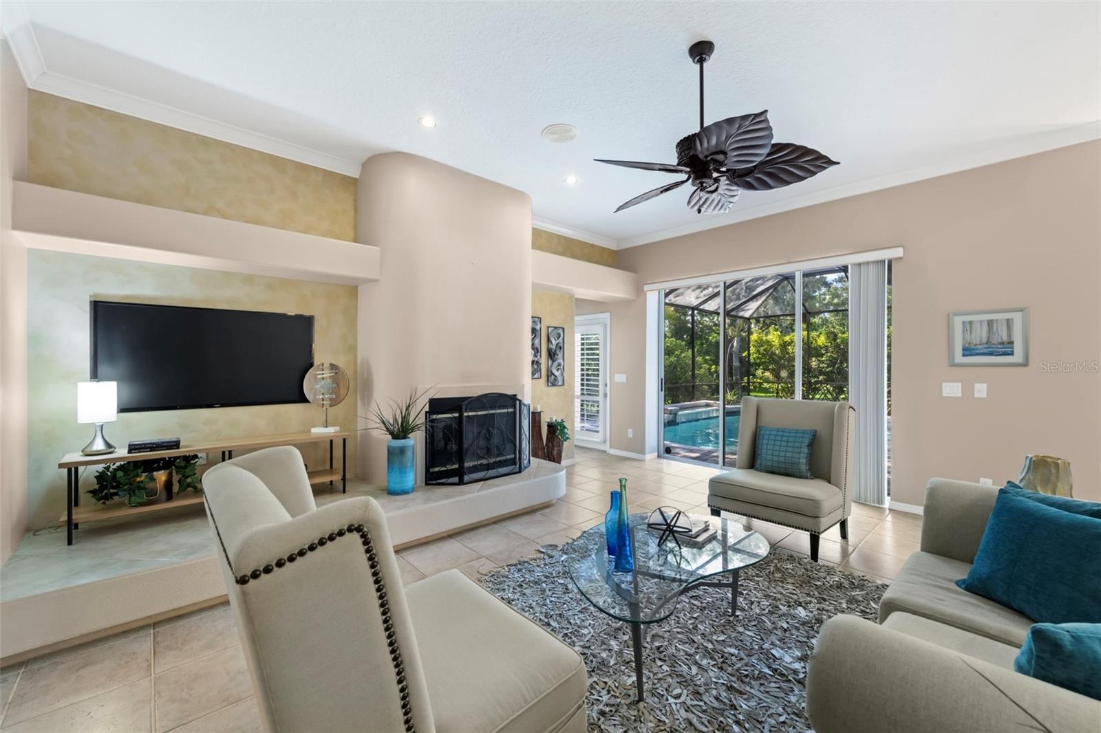 HUNTINGTON POINTE - Residential