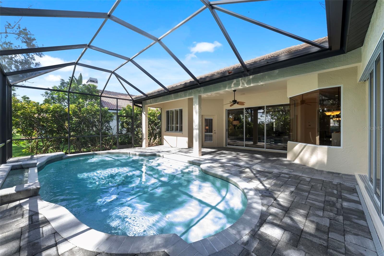 HUNTINGTON POINTE - Residential