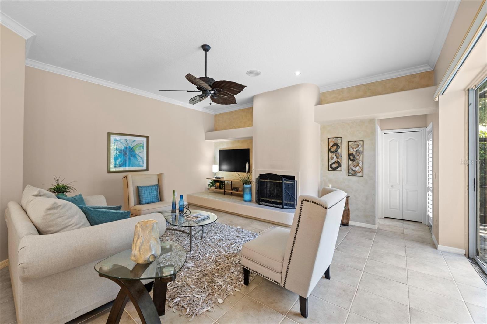 HUNTINGTON POINTE - Residential
