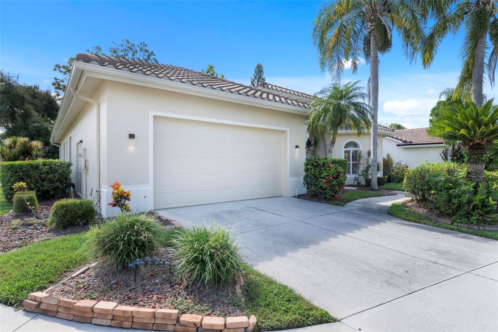 HUNTINGTON POINTE - Residential