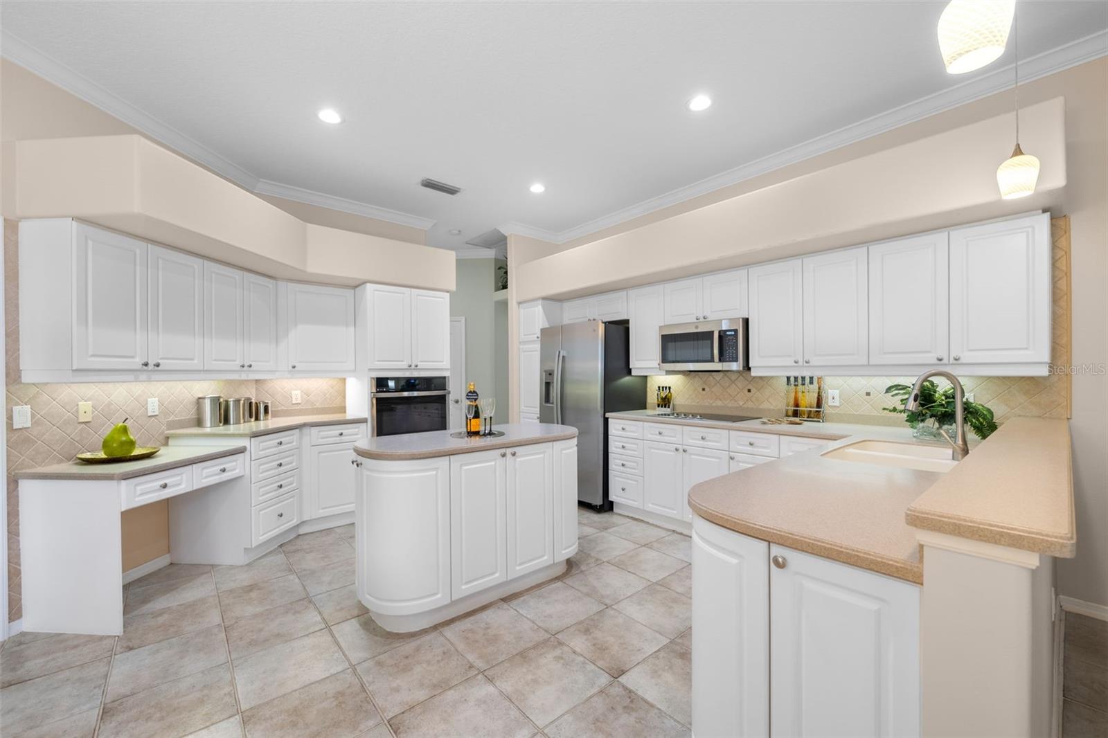 HUNTINGTON POINTE - Residential