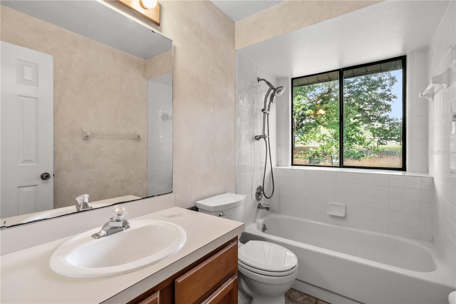 LAKE AVALON GROVES REP - Residential