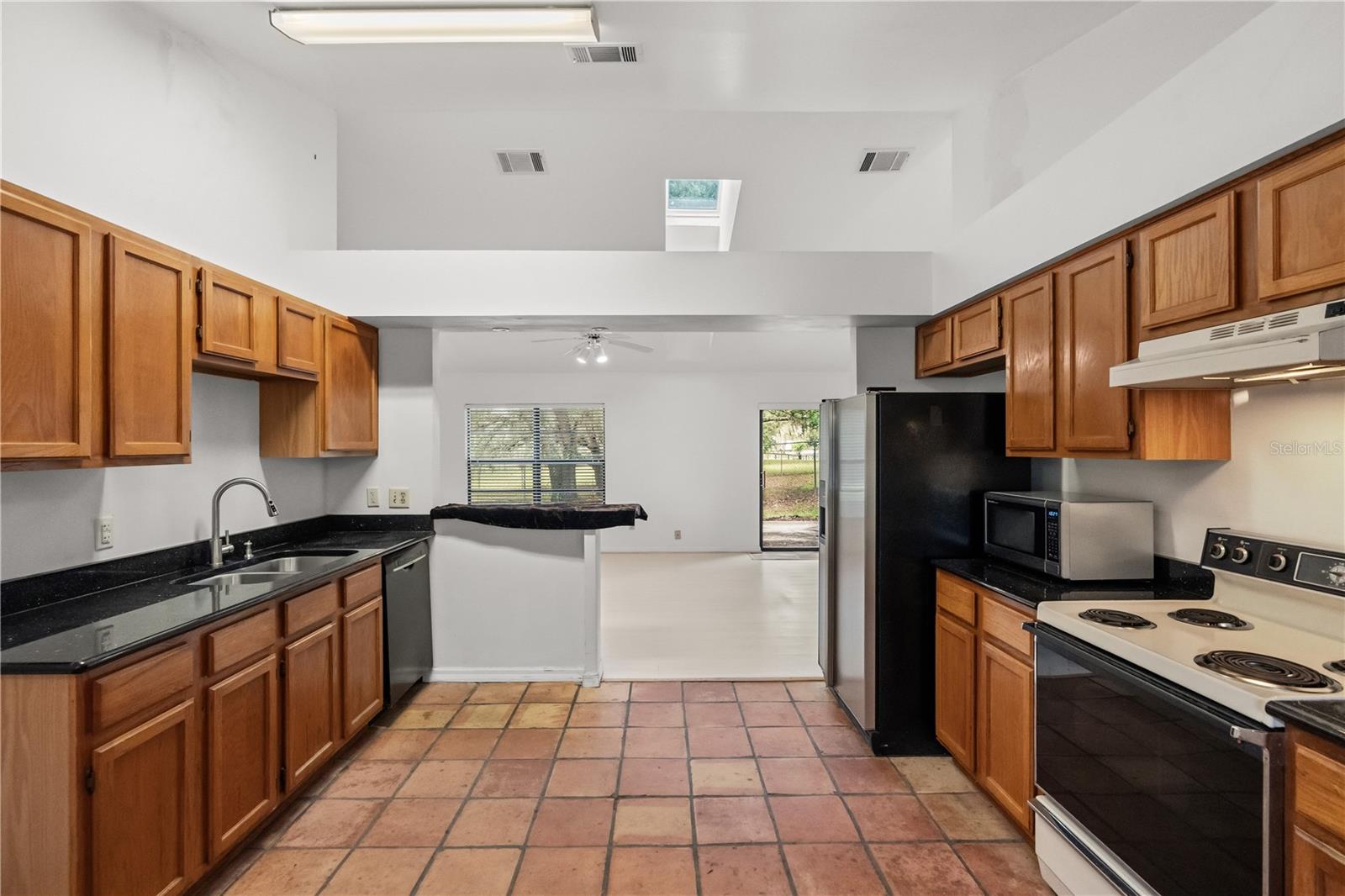 LAKE AVALON GROVES REP - Residential