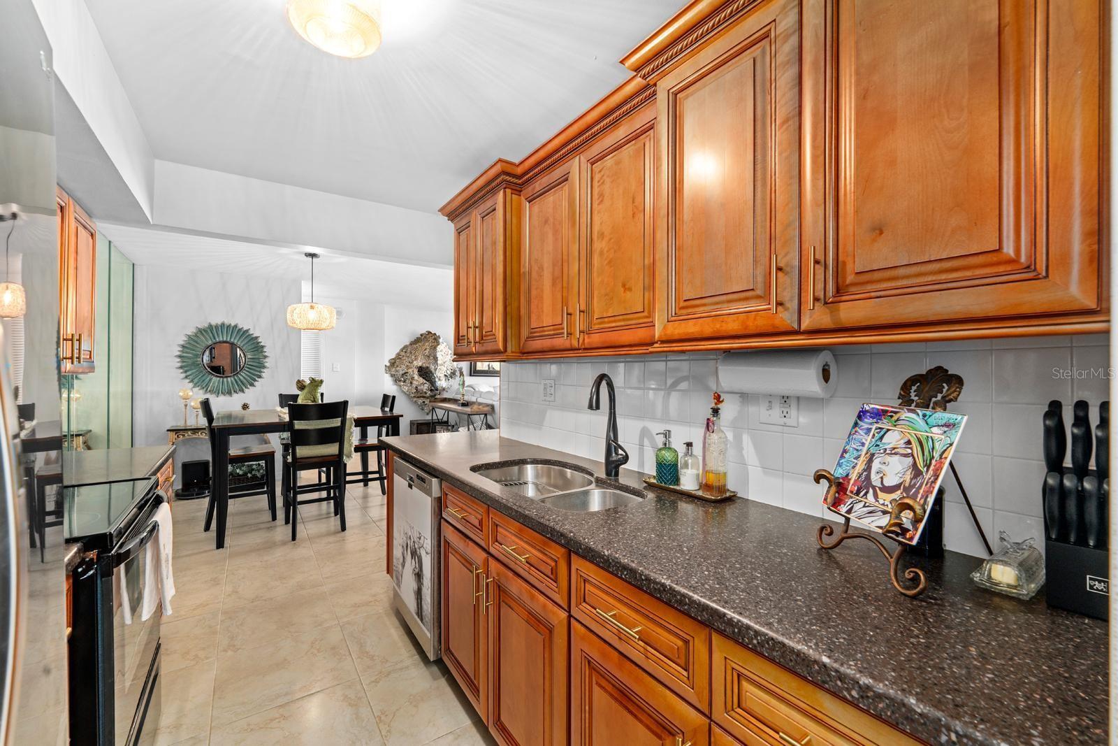 PARADISE ISLAND TOWERS CONDO - Residential