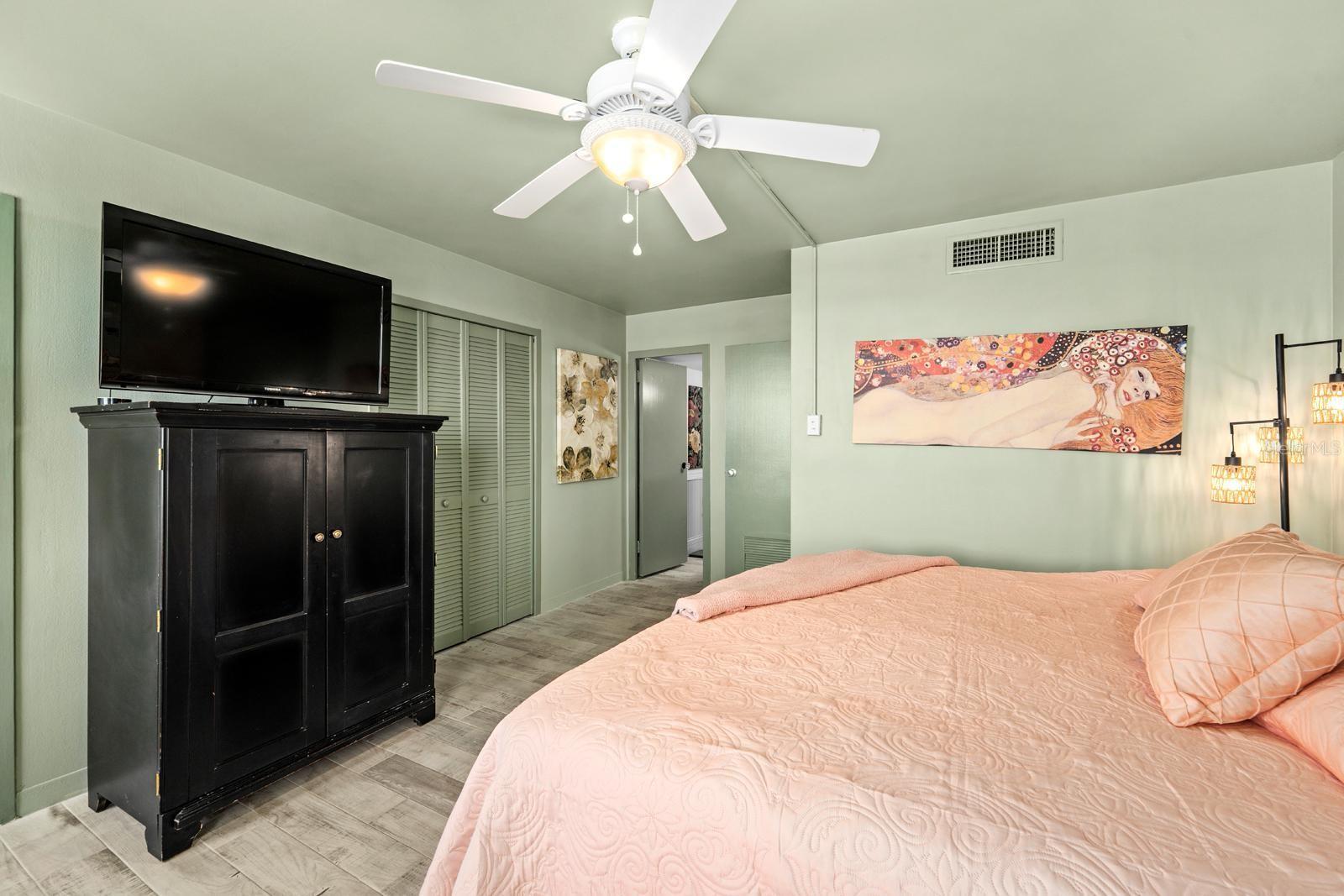 PARADISE ISLAND TOWERS CONDO - Residential