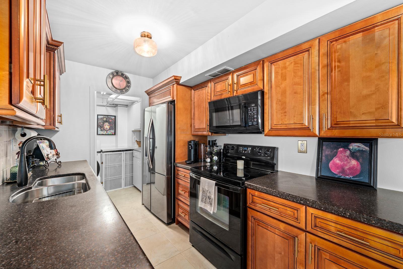 PARADISE ISLAND TOWERS CONDO - Residential